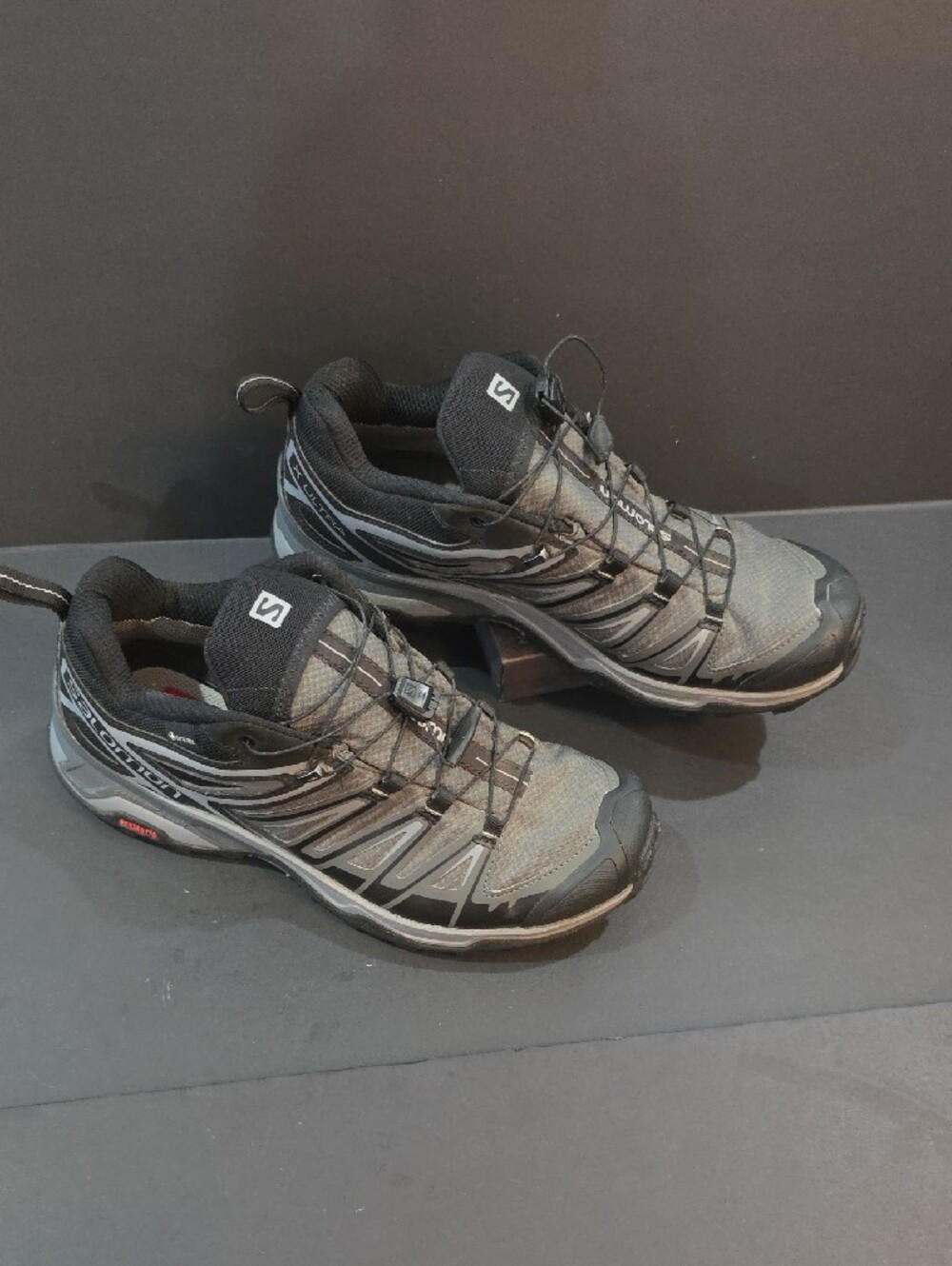 Salomon X Ultra 3 GTX Men's Black and Gray Trail Running Shoes Size 8 - Picture 3 of 11